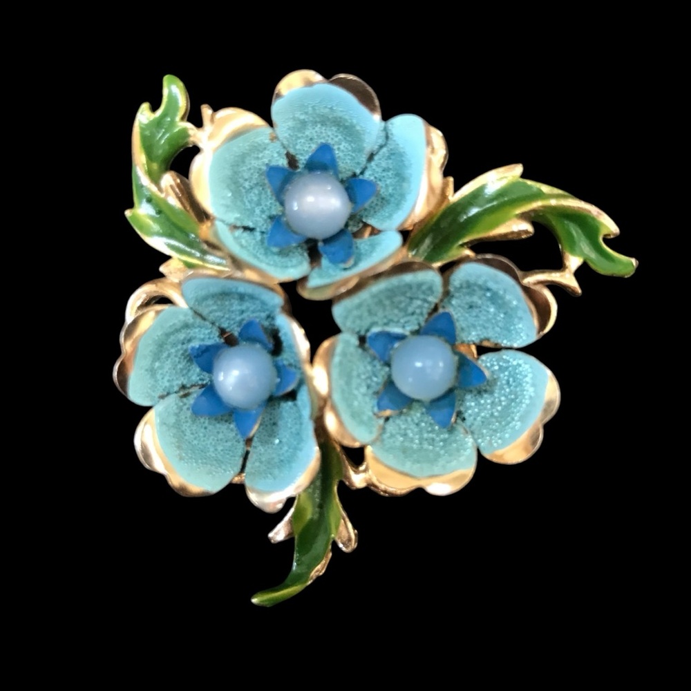 Vintage 60s 70s Blue Floral Pin Brooch Gold Tone Textured Enameled Moonglow bead